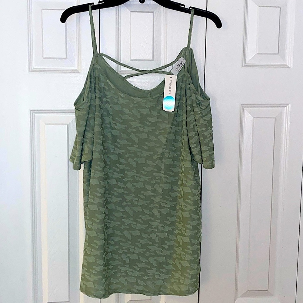 Cute Sage Cold shoulder knit top 1X Must see!